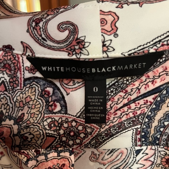 White House Black Market Tailored Paisley blouse with open slits to both arms. - Picture 4 of 5